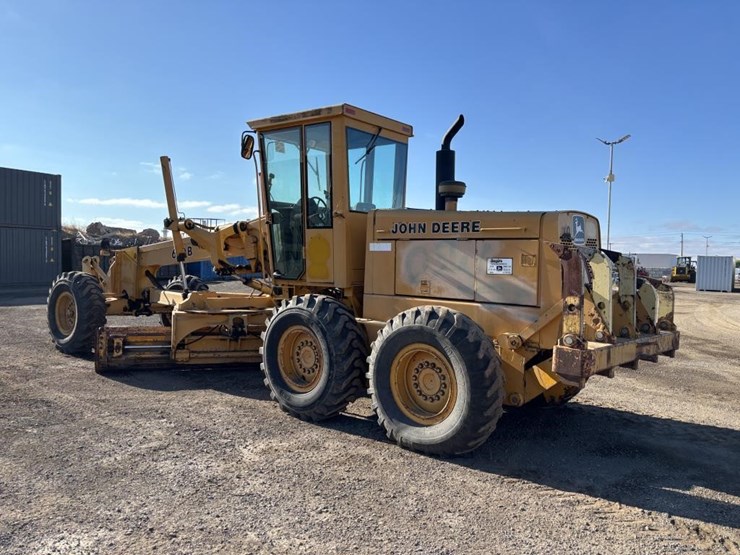 1991-deere-670b-image-4