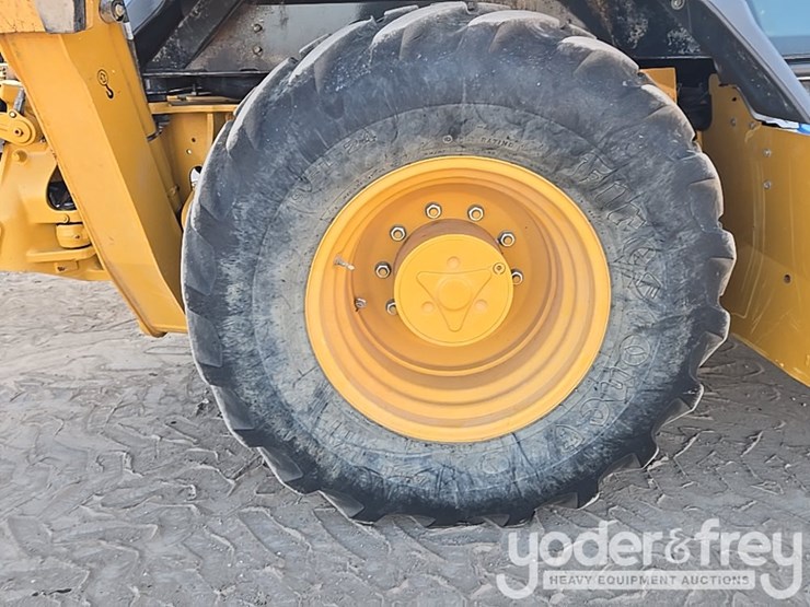 2019-deere-310l-image-23