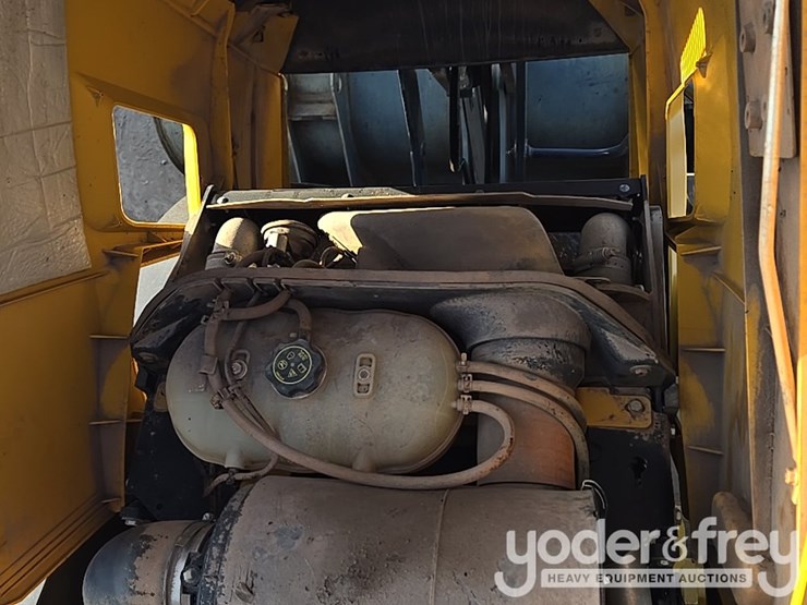 2019-deere-310l-image-63