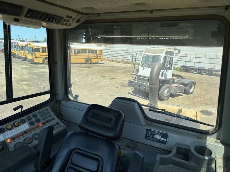 2005-deere-755c-image-38