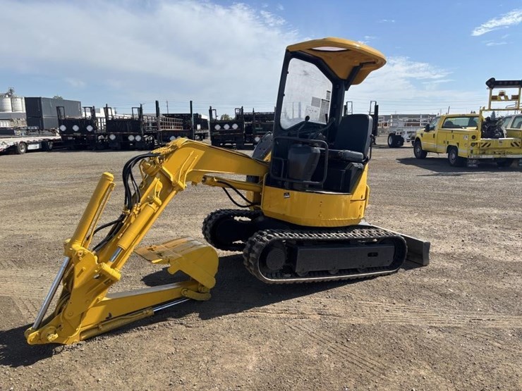 komatsu-pc12-image-1