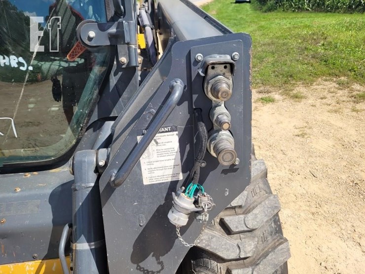 2023-deere-324g-image-12