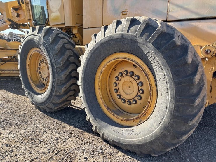1991-deere-670b-image-26
