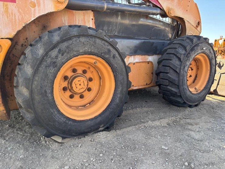 2015-case-sr240-image-16