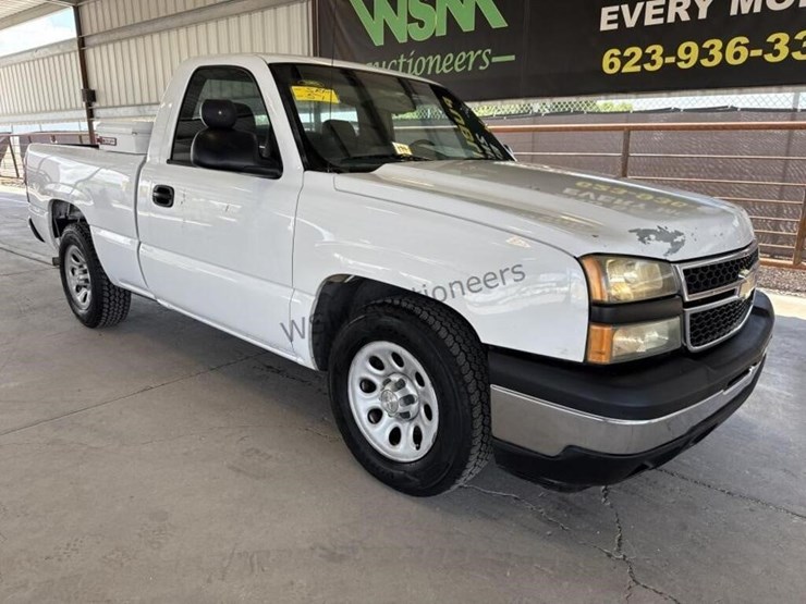 2006-chevrolet-silverado-1500-image-2