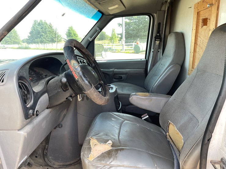2002-ford-e350-image-21
