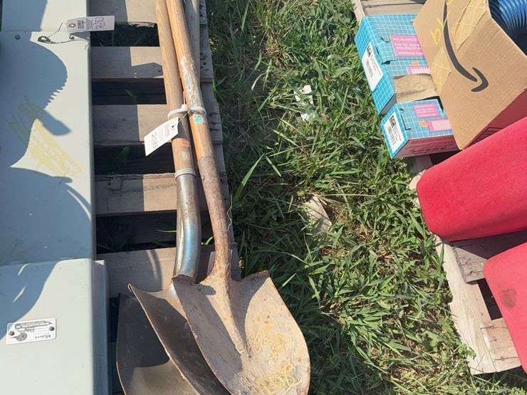3-spade-shovels-image-1