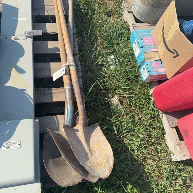 3 spade shovels