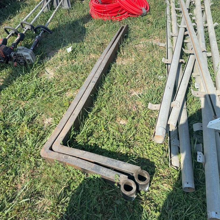 Set of 72" pallet forks for telehandler