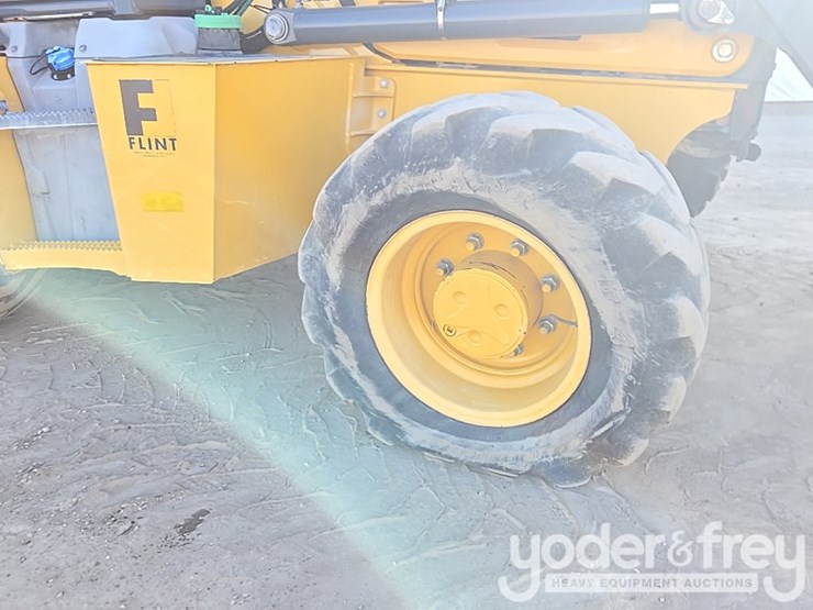 2019-deere-310l-image-27
