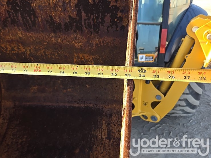 2019-deere-310l-image-15