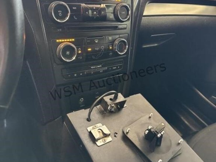 2017-ford-explorer-image-18