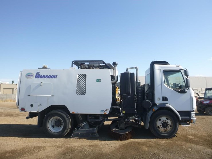 2016-peterbilt-220-image-9