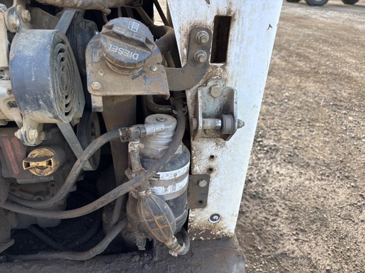 2016-bobcat-t590-image-33