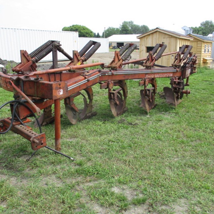#5216 • White 549 5 bottom Plow