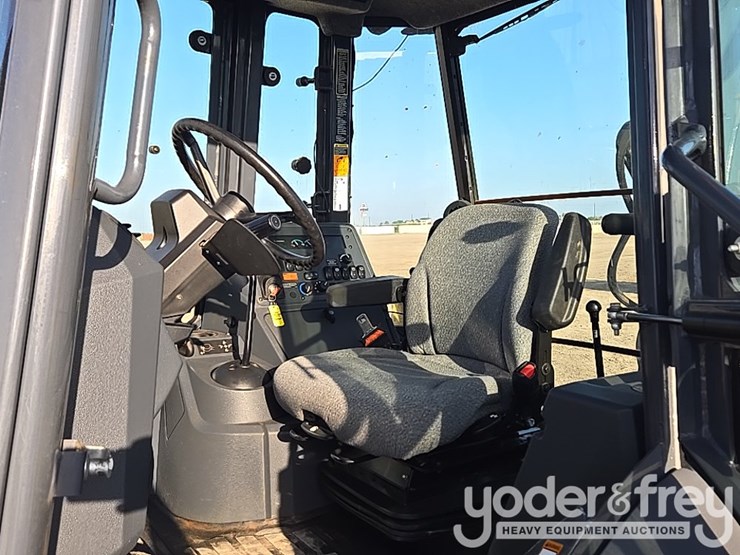 2019-deere-310l-image-72