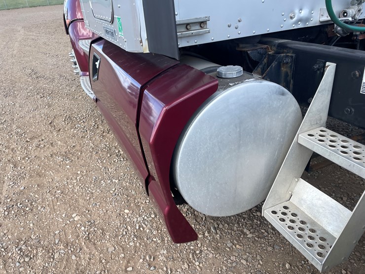 2012-kenworth-t660-image-25
