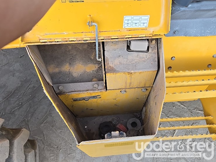 2019-deere-310l-image-71
