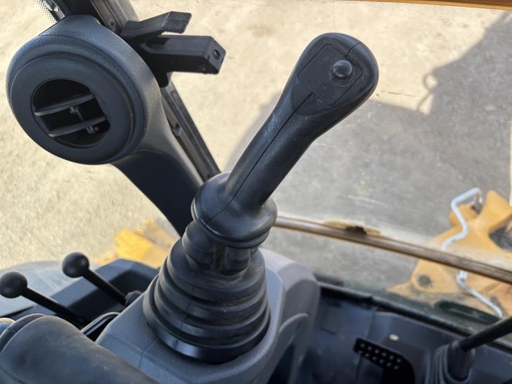 2020-deere-310l-ep-image-43