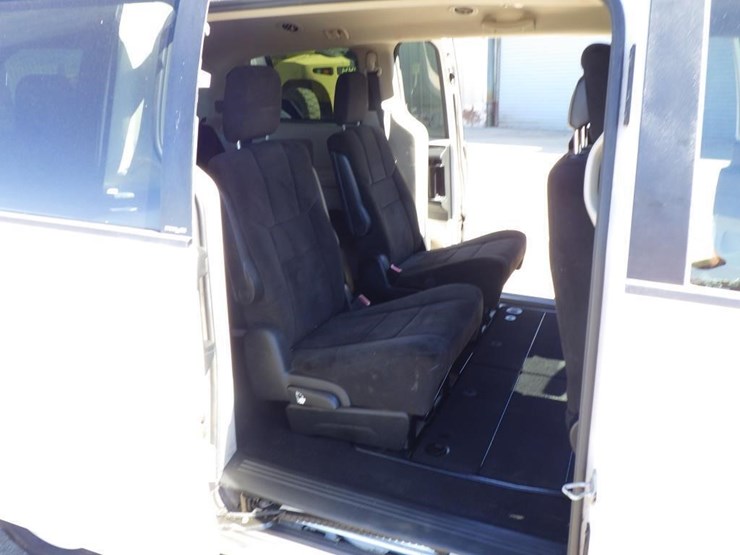 2013-dodge-grand-caravan-image-8