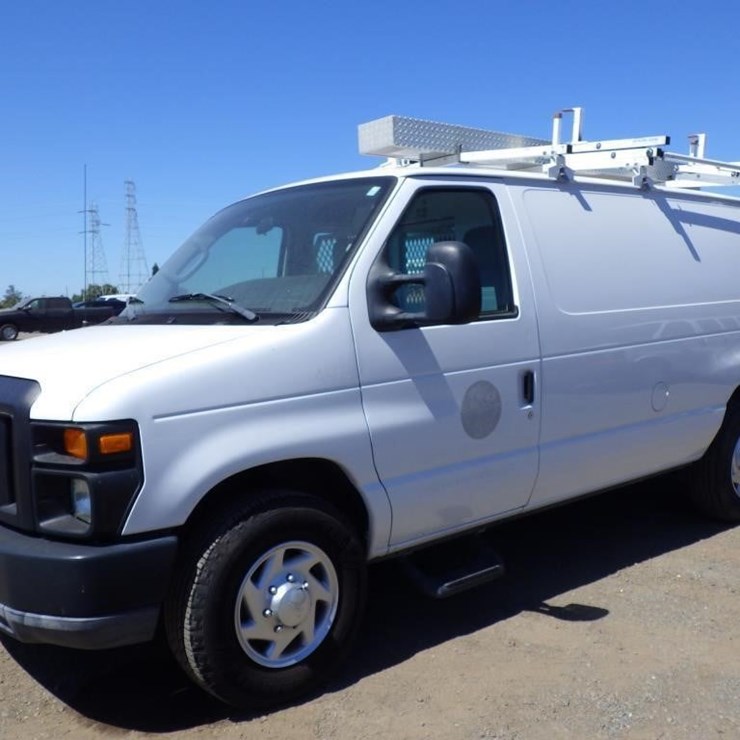 2011 FORD CARGO