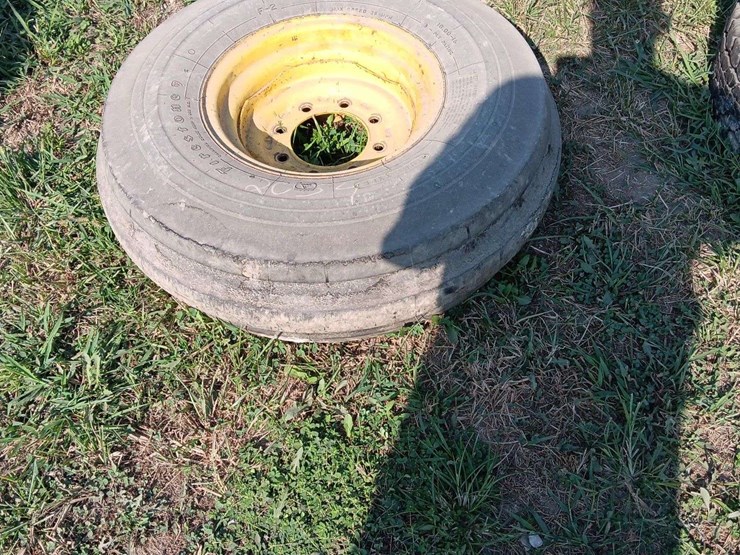 1-10.00x16-tire-and-rim-off-jd-4440,-rim-is-partially-bent-image-2