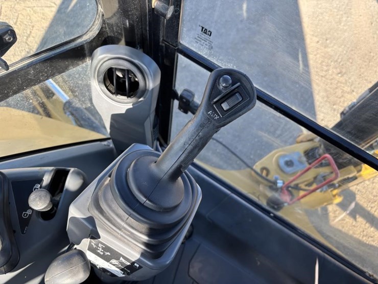 2018-caterpillar-420f2-it-image-46