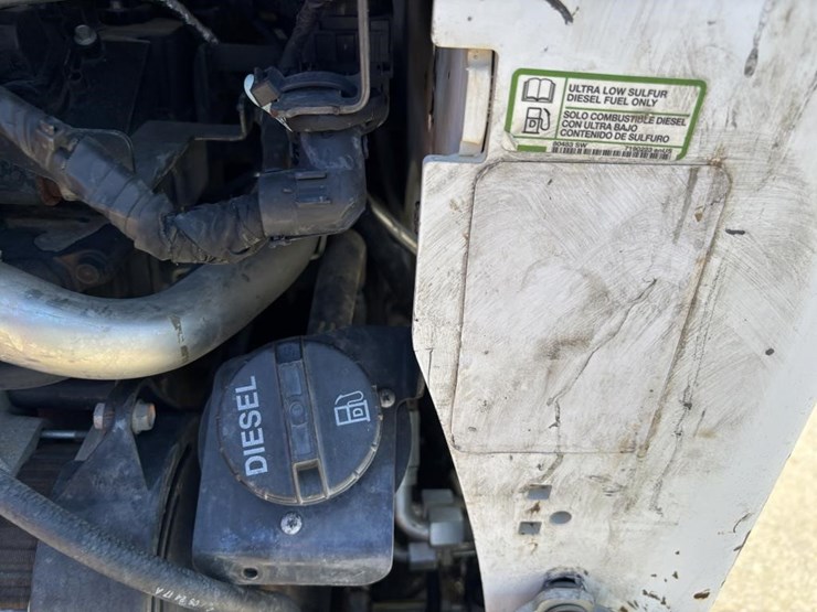 2017-bobcat-t740-image-34