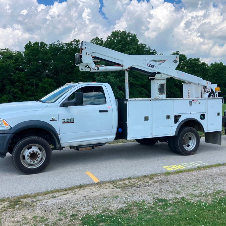2014 Dodge 5500 4X4 Bucket Truck