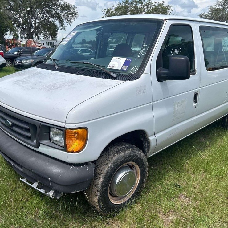 2004 FORD E350