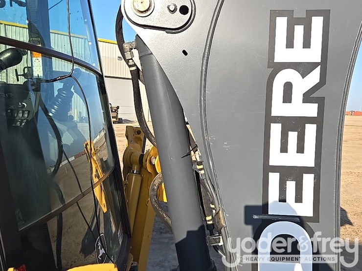2019-deere-310l-image-38