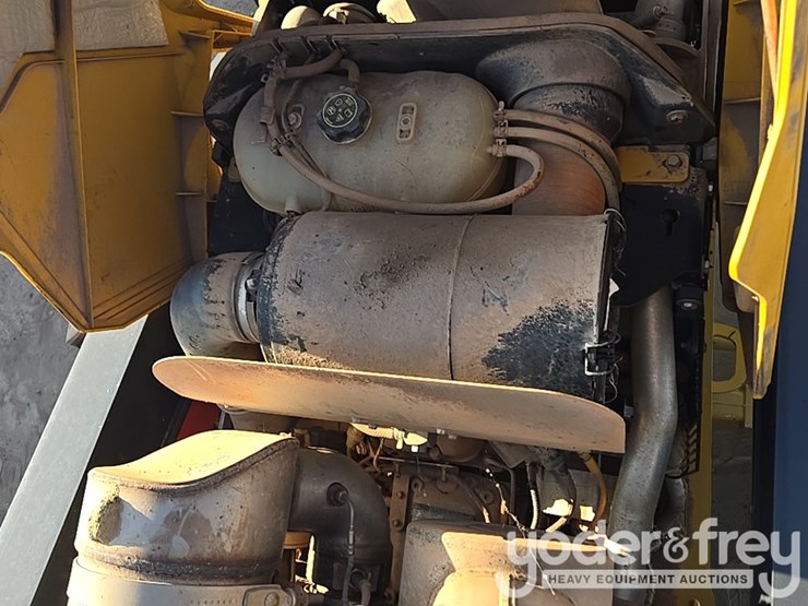 2019-deere-310l-image-64