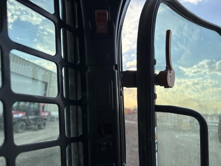2019-bobcat-t740-image-29