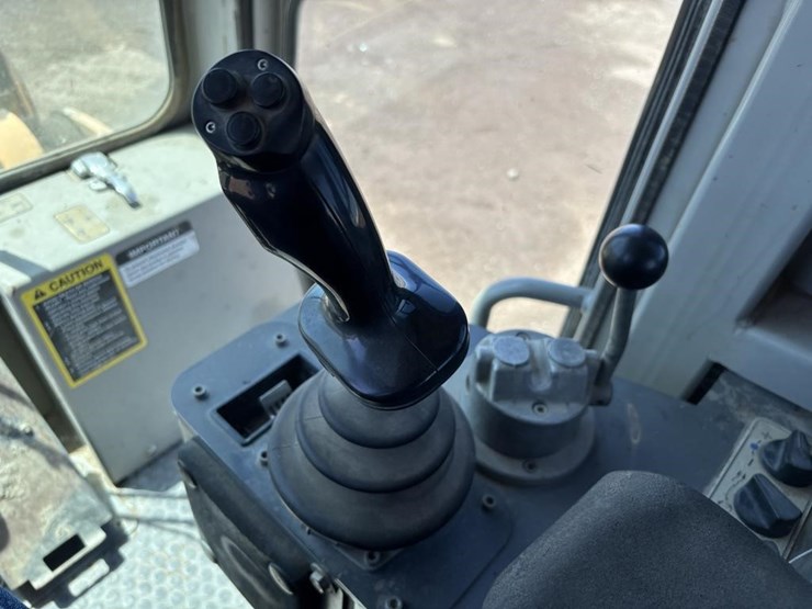2005-deere-755c-image-33