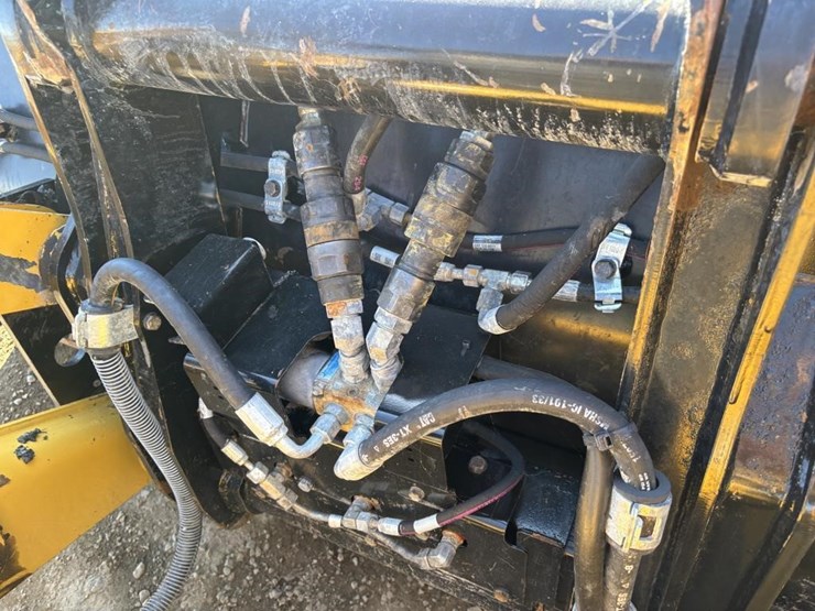 2018-caterpillar-420f2-it-image-12