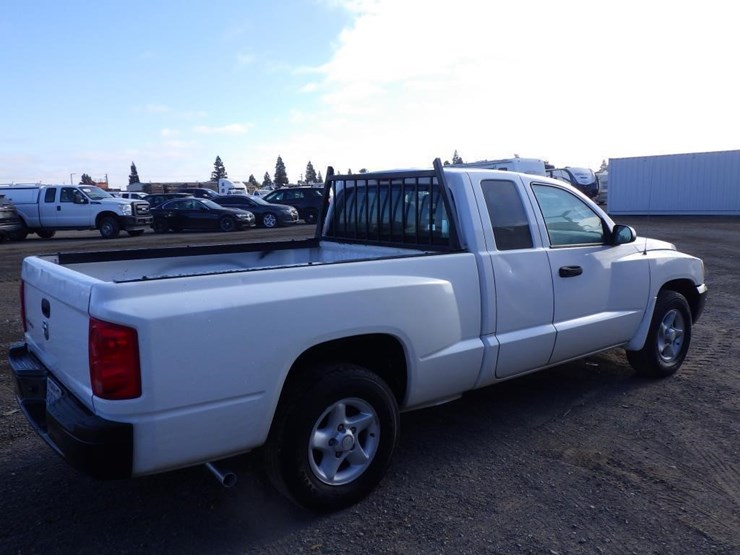 2005-dodge-dakota-image-3