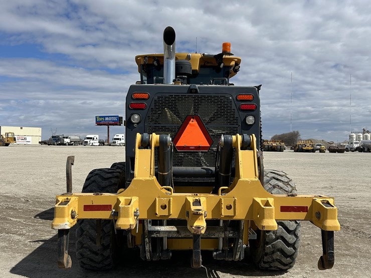 2018-deere-872gp-image-10