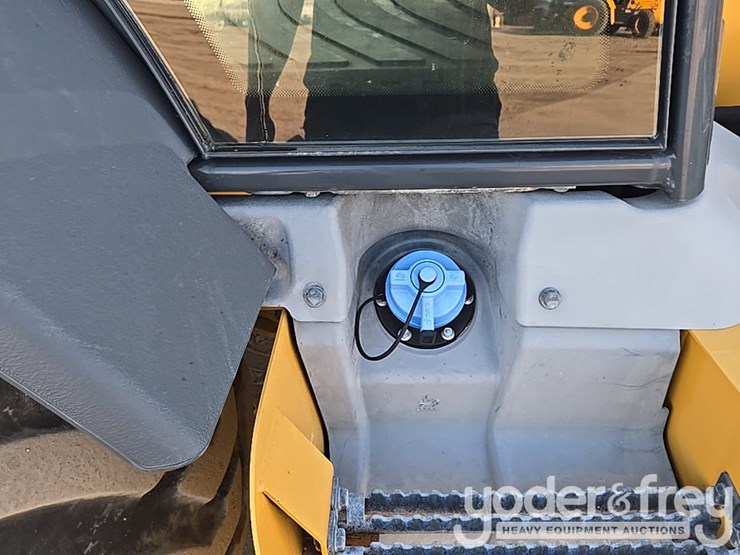 2019-deere-310l-image-68