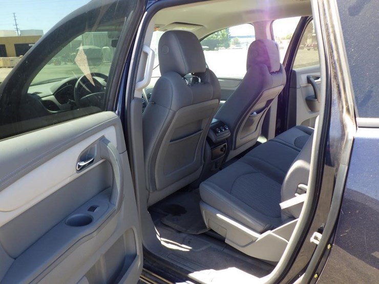 2017-chevrolet-traverse-image-8