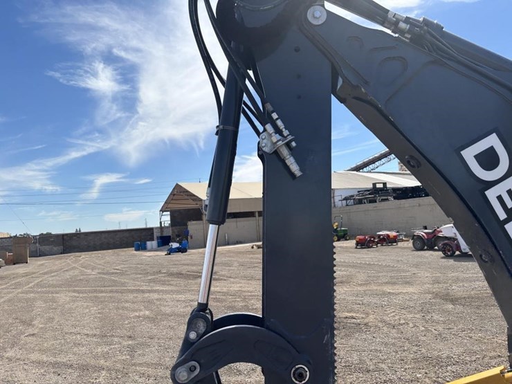 2020-deere-310l-ep-image-21
