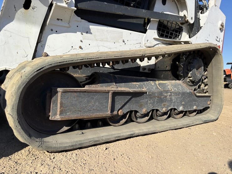 2019-bobcat-t740-image-14