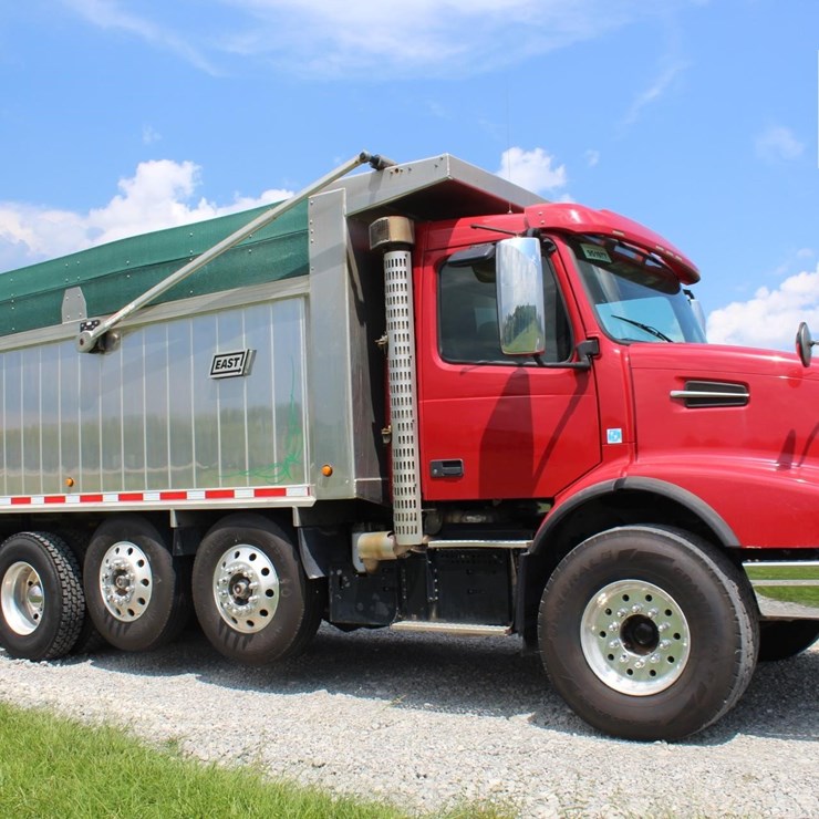 2020 VOLVO VHD430 3518
