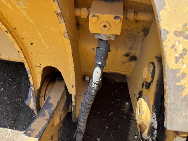2005-deere-755c-image-13