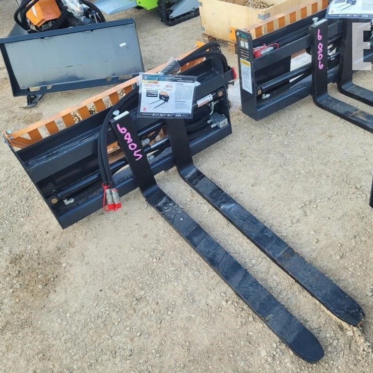 WOLVERINE PFA-11-3300G HYDRAULIC PALLET FORK