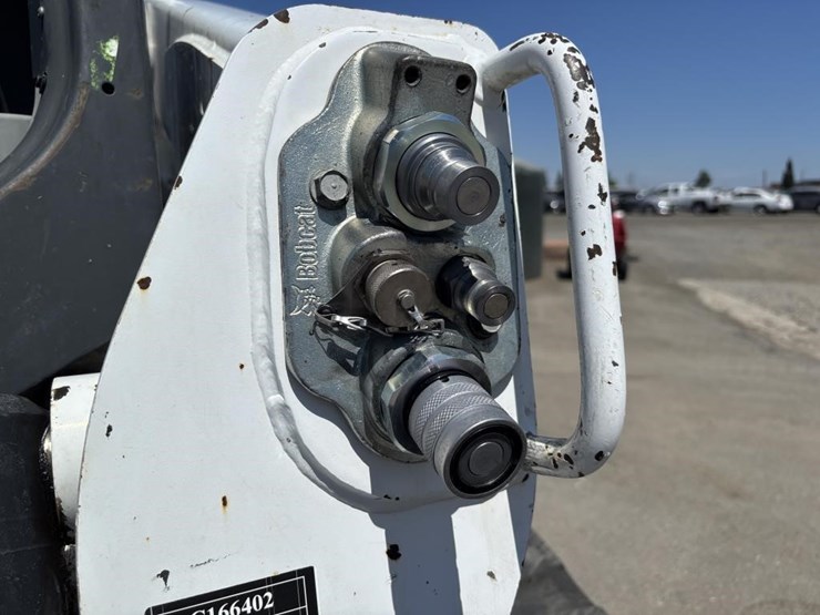 2017-bobcat-t740-image-13