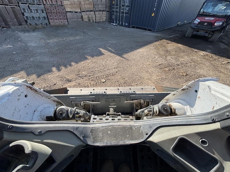 2019-bobcat-t740-image-20