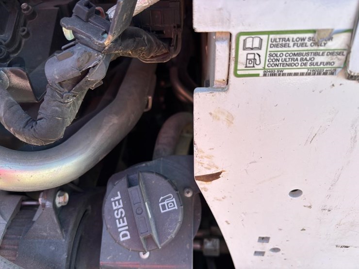2019-bobcat-t740-image-33