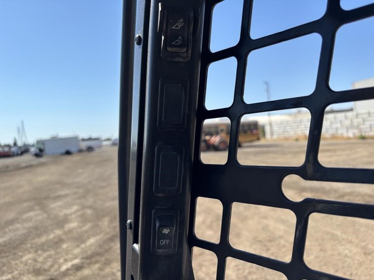 2021-bobcat-s740-image-25