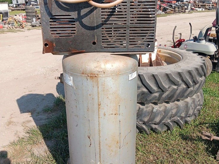 60-gallon-sandborn-upright-air-compressor-image-2