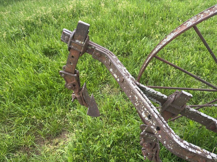horse-drawn-cultivator-image-18